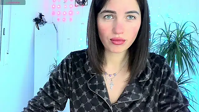 Snapshot of neferutt chatting on 11.20.25 neferutt online show from 11.20.25