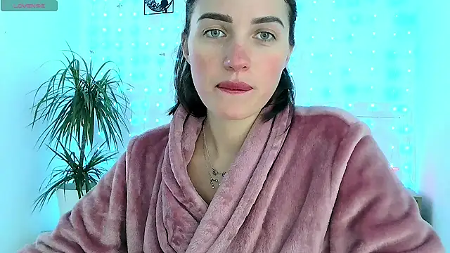 Snapshot of neferutt chatting on 11.22.25 neferutt online show from 11.22.25