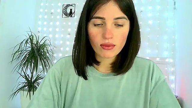 Snapshot of neferutt chatting on 11.25.25 neferutt online show from 11.25.25