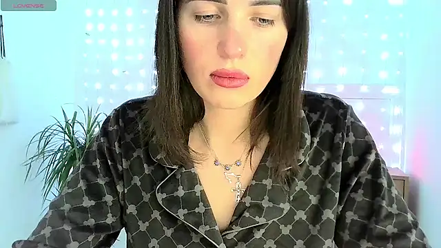 Snapshot of neferutt chatting on 11.27.25 neferutt online show from 11.27.25