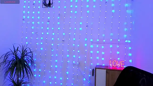 Snapshot of neferutt chatting on 12.02.25 neferutt online show from 12.02.25