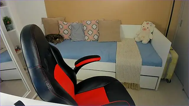 ValentinaMilann online show from 11.18.25