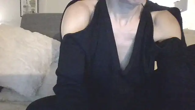 Snapshot of Valentinette chatting on 03.06.26 Valentinette online show from 03.06.26