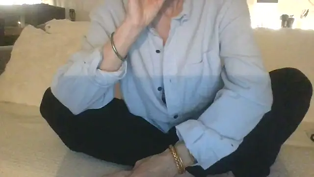 Snapshot of Valentinette chatting on 04.02.26 Valentinette online show from 04.02.26