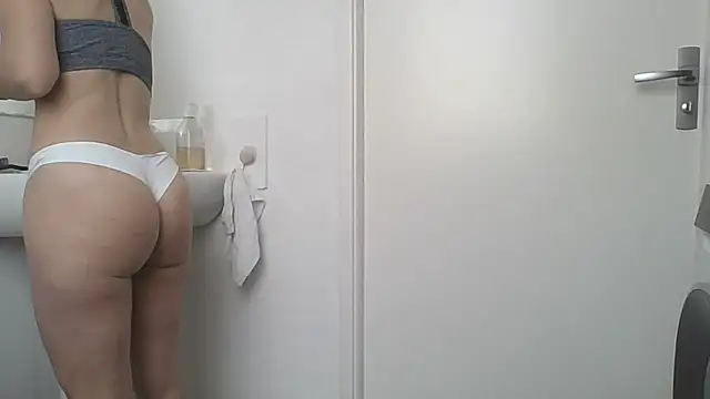 Snapshot of Valentinette chatting on 04.13.26 Valentinette online show from 04.13.26