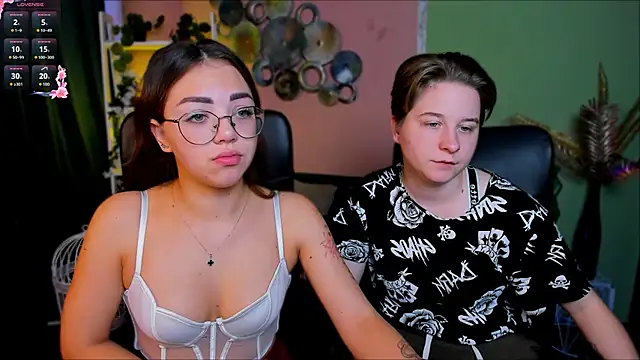 Snapshot of kiki_swan chatting on 10.04.25 kiki swan online show from 10.04.25