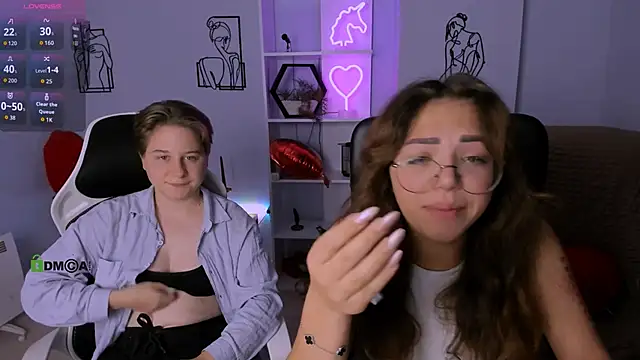 Snapshot of kiki_swan chatting on 10.10.25 kiki swan online show from 10.10.25