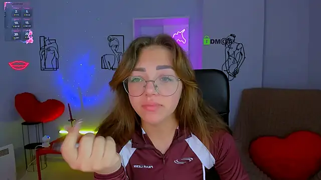 Snapshot of kiki_swan chatting on 10.16.25 kiki swan online show from 10.16.25