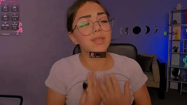 Snapshot of kiki_swan chatting on 11.05.25 kiki swan online show from 11.05.25