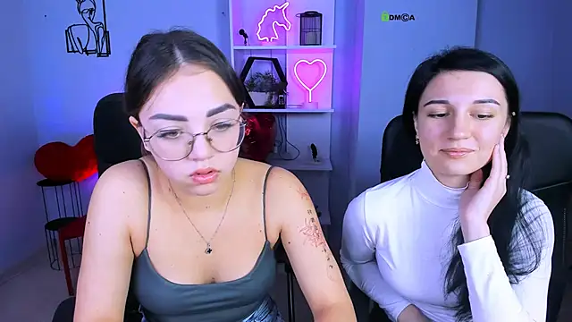 Snapshot of kiki_swan chatting on 11.13.25 kiki swan online show from 11.13.25