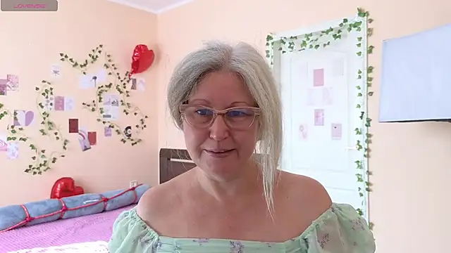 Snapshot of Wane_Witch chatting on 06.14.26 Wane Witch online show from 06.14.26