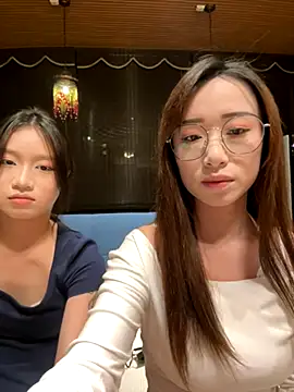 Snapshot of TOP_yoyo chatting on 12.02.25 TOP yoyo online show from 12.02.25