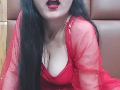 Snapshot of RealNaina chatting on 11.17.25 RealNaina online show from 11.17.25