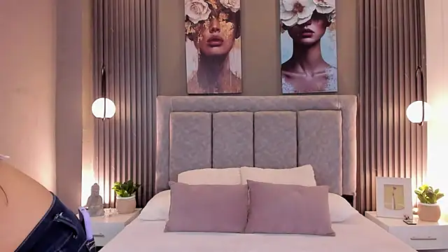 Snapshot of GiannaColling1 chatting on 09.29.25 GiannaColling1 online show from 09.29.25