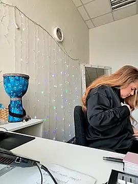 Juicy PeachLux online show from 03.16.26