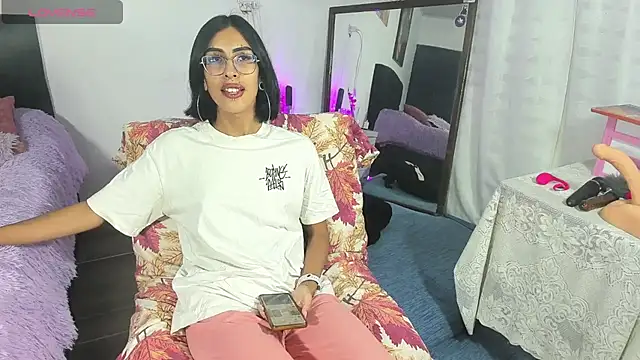 Snapshot of verodaza chatting on 05.16.26 verodaza online show from 05.16.26