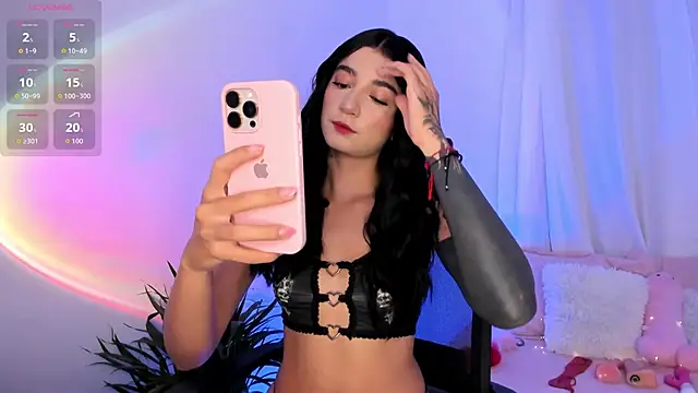 Snapshot of Hi_Soyfer chatting on 10.30.25 Hi Soyfer online show from 10.30.25