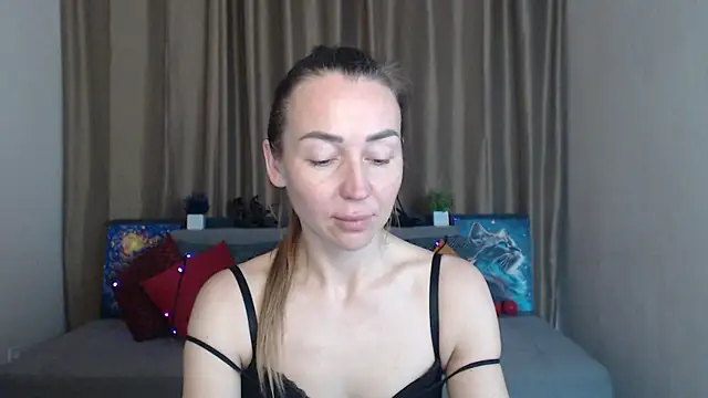 Snapshot of Kiss_julli88I chatting on 03.19.25 Kiss julli88I online show from 03.19.25