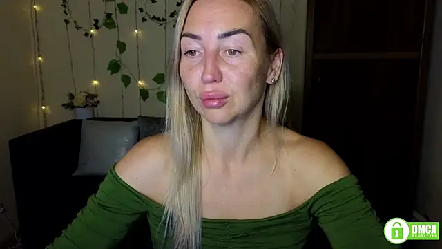 Snapshot of Kiss_julli88I chatting on 09.27.25 Kiss julli88I online show from 09.27.25