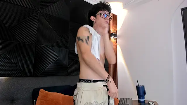 troy rouge online show from 03.12.25