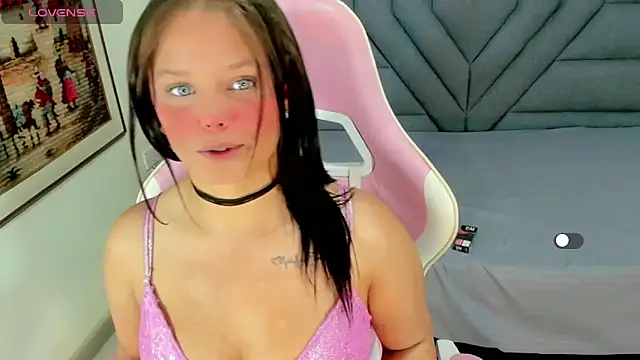 Snapshot of vella_sex chatting on 03.17.25 vella sex online show from 03.17.25