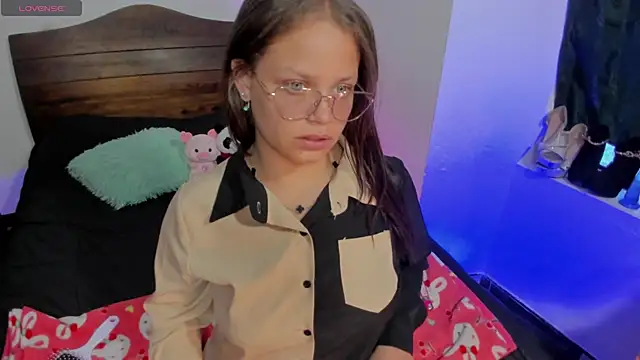 Snapshot of vella_sex chatting on 12.02.25 vella sex online show from 12.02.25