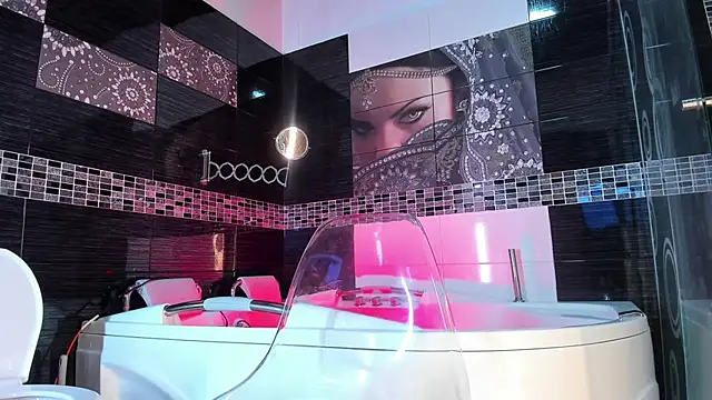 Snapshot of Small_Hot19 chatting on 10.29.25 Small Hot19 online show from 10.29.25