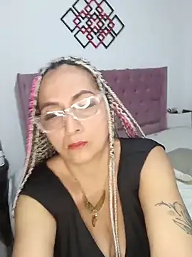 AlessandraLeroy online show from 12.18.25