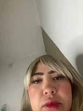 Mia cullen  online show from 10.25.25