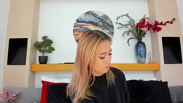 Snapshot of AzuraWave chatting on 03.20.25 AzuraWave online show from 03.20.25