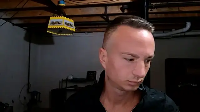 Snapshot of TheDaddy005 chatting on 12.20.25 TheDaddy005 online show from 12.20.25