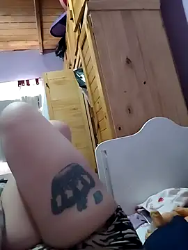 Snapshot of Putitaa34 chatting on 11.18.25 Putitaa34 online show from 11.18.25