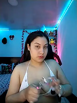 Snapshot of esmeralda_jadees chatting on 04.18.26 esmeralda jadees online show from 04.18.26