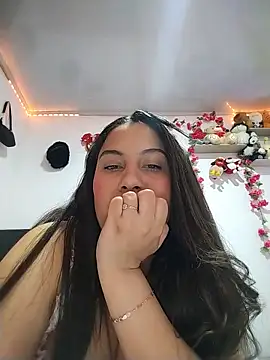 Snapshot of esmeralda_jadees chatting on 05.16.26 esmeralda jadees online show from 05.16.26