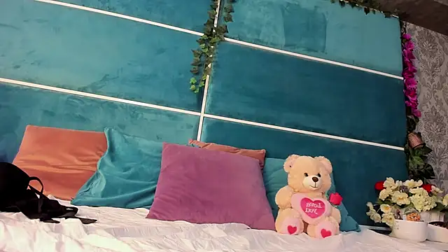 SunnyGlow online show from 11.04.25