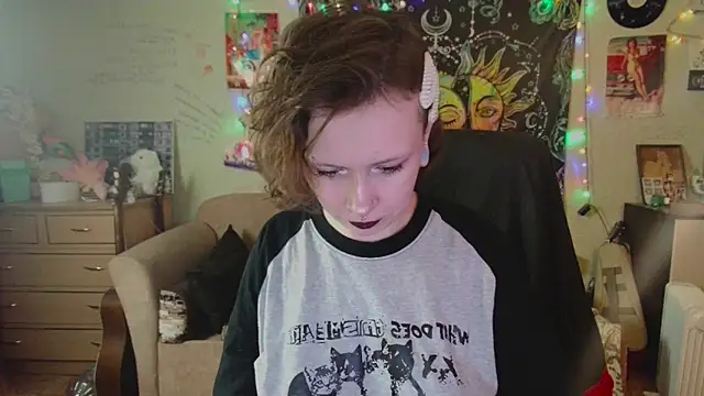 Snapshot of Lil_foxxx chatting on 09.19.25 Lil foxxx online show from 09.19.25