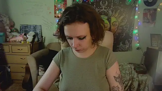 Snapshot of Lil_foxxx chatting on 10.02.25 Lil foxxx online show from 10.02.25