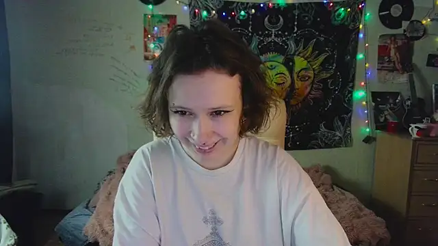 Snapshot of Lil_foxxx chatting on 10.17.25 Lil foxxx online show from 10.17.25