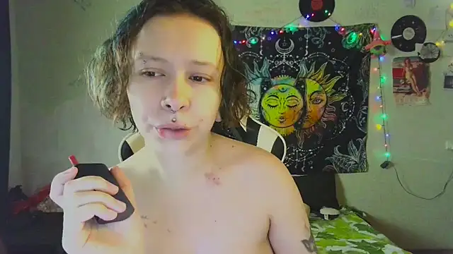 Snapshot of Lil_foxxx chatting on 11.10.25 Lil foxxx online show from 11.10.25