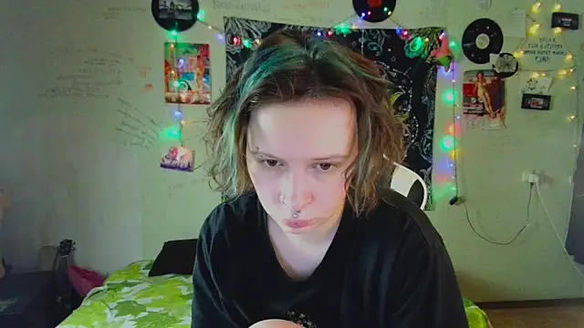 Snapshot of Lil_foxxx chatting on 11.20.25 Lil foxxx online show from 11.20.25