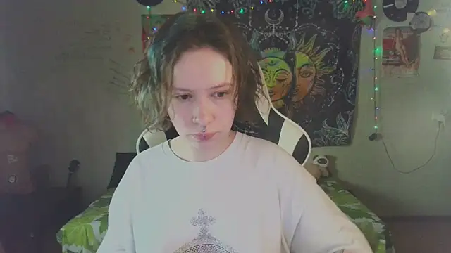 Snapshot of Lil_foxxx chatting on 12.04.25 Lil foxxx online show from 12.04.25