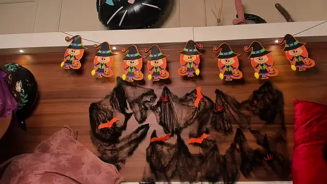 Snapshot of AriadnaHarper chatting on 10.19.25 AriadnaHarper online show from 10.19.25