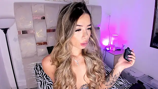 Lola Blondie online show from 01.16.26