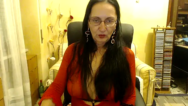 Snapshot of RobertaFox69 chatting on 12.05.25 RobertaFox69 online show from 12.05.25
