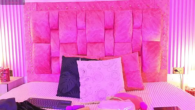 Snapshot of goldilockss15 chatting on 10.07.25 goldilockss15 online show from 10.07.25