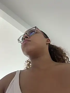 Snapshot of AlesiaCooper chatting on 05.22.26 AlesiaCooper online show from 05.22.26