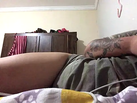 Snapshot of babyluzzy chatting on 11.19.25 babyluzzy online show from 11.19.25