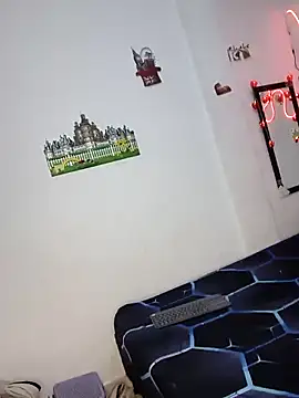 Snapshot of bella_warzon chatting on 09.23.25 bella warzon online show from 09.23.25