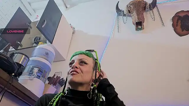 freyaa sorcerees online show from 10.21.25