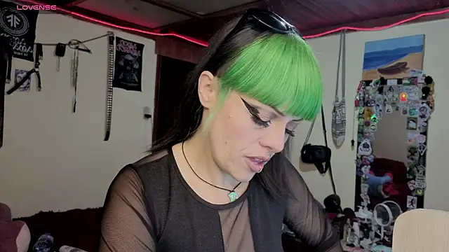 freyaa sorcerees online show from 12.17.25